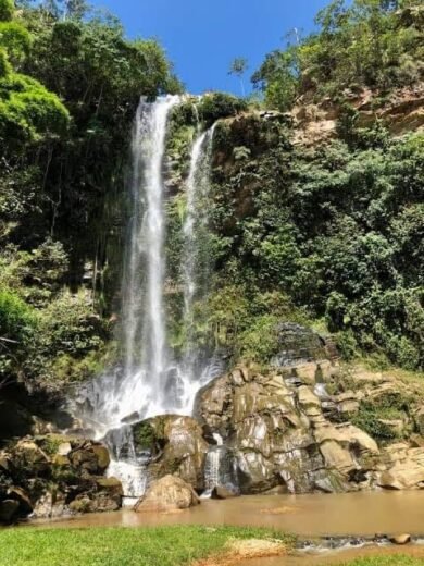 Cachoeira do Maratá: Um Tesouro Natural em Pires do Rio, Goiás