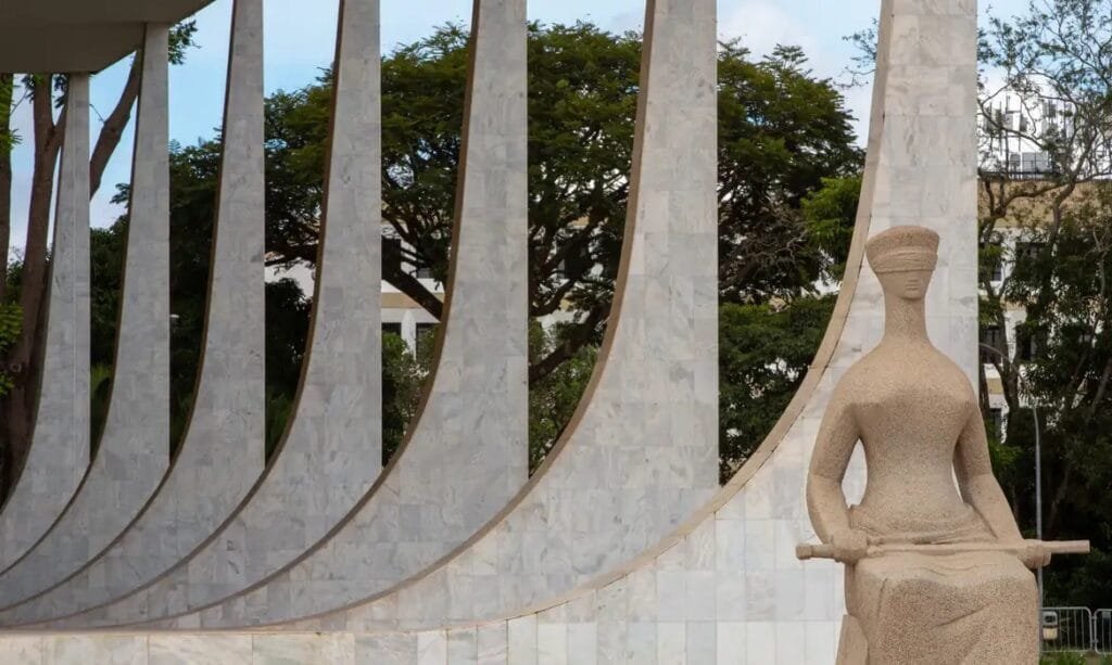 STF Marca Julgamento de Denúncia contra Jair Bolsonaro para 25 de Março