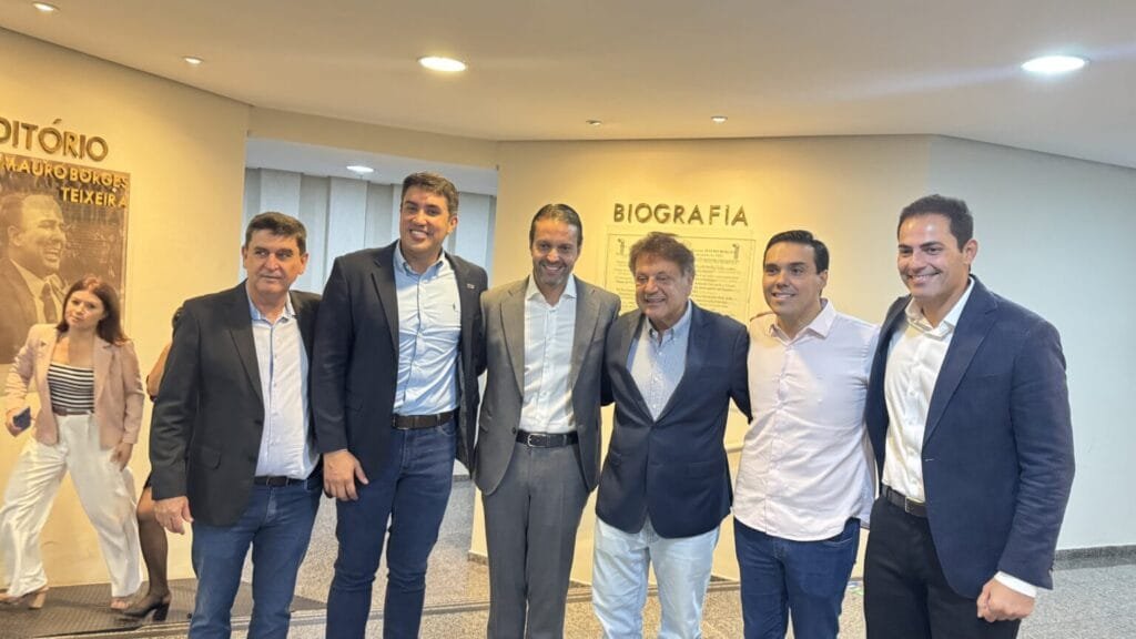 Governo de Goiás assina Ordens de Serviço para construção de 3,2 mil casas a custo zero