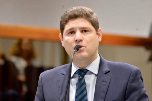 Lucas Calil entrega investimentos em educação e saúde em Pires do Rio, Caldas Novas e Pirenópolis