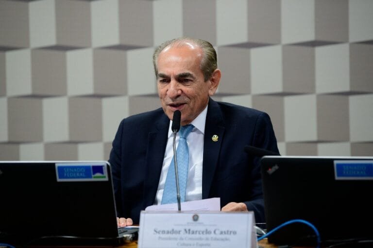 CCJ do Senado aprova PEC do Fim da Reeleição