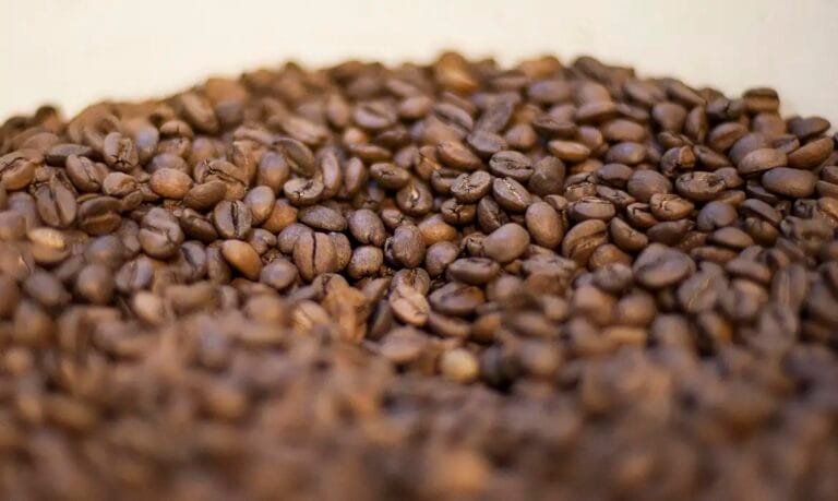 Governo proíbe venda de três marcas de café após detectar impurezas e substâncias tóxicas