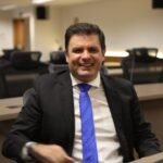 Deputado Issy Quinan entrega emendas para saúde e causa animal em Pires do Rio